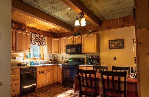 Logan Cabin | Homestead Cottage with hot tub and trails