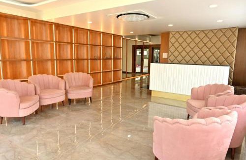 Huliyarahalli Hotel | HOMETOWN Sharu's Inn A Luxury Hotel