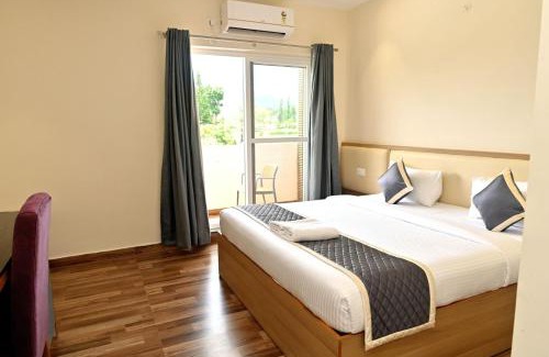 Huliyarahalli Hotel | HOMETOWN Sharu's Inn A Luxury Hotel