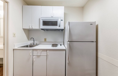 Sharonville Hotel | HomeTowne Studios By Red Roof Cincinnati - Sharonville