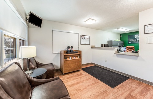 Sharonville Hotel | HomeTowne Studios By Red Roof Cincinnati - Sharonville