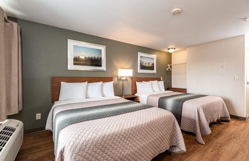 Sharonville Hotel | HomeTowne Studios By Red Roof Cincinnati - Sharonville