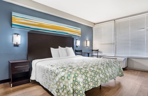 Montgomery Hotel | HomeTowne Studios by Red Roof Montgomery - Midtown