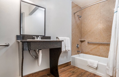 Montgomery Hotel | HomeTowne Studios by Red Roof Montgomery - Midtown