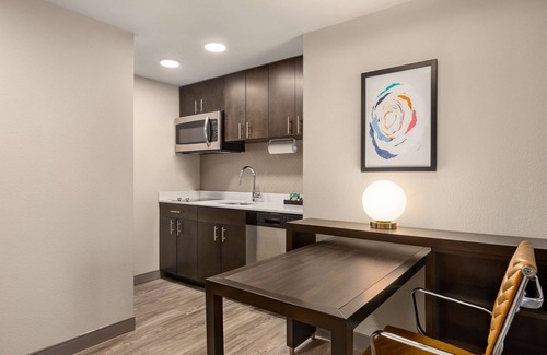 Downtown Indianapolis Hotel | Homewood Suites by Hilton Indianapolis Downtown IUPUI
