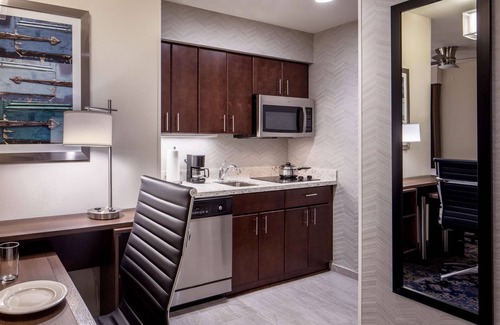French Quarter Hotel | Homewood Suites by Hilton New Orleans French Quarter