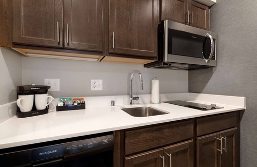 Oak Creek Hotel | Homewood Suites by Hilton Oak Creek Milwaukee