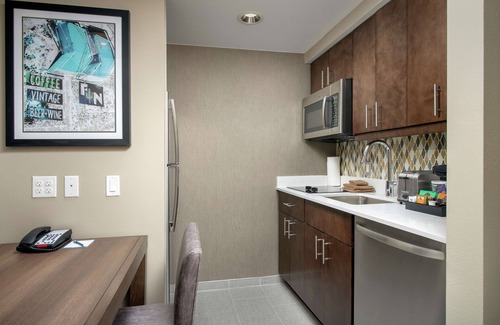 Rainey Street Historic District Hotel | Homewood Suites by Hilton Austin Downtown