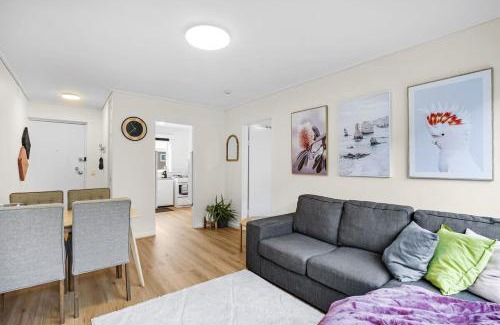 Thornbury Apartment | Homey 1 bdrm Thornbury Apt near restaurants+shops