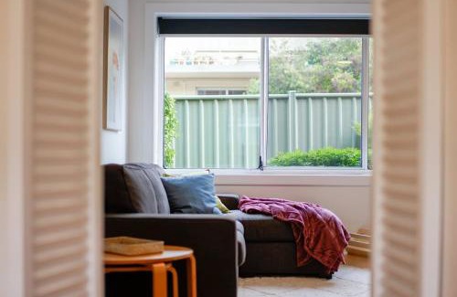 Thornbury Apartment | Homey 1 bdrm Thornbury Apt near restaurants+shops