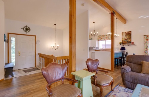 Frisco House | Homey Dog-Friendly Retreat w/Deck in Dtwn Frisco!