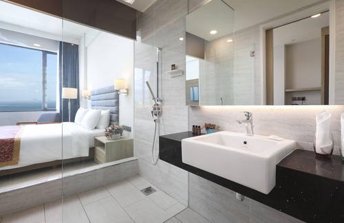 Tanjung Bungah Hotel | Hompton by the Beach Penang