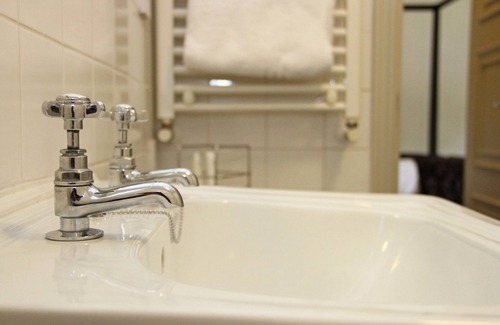 Croxdale Hotel | Honest Lawyer Hotel