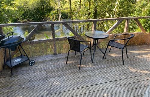 Llandysul Cabin | Honey Bee Cabin