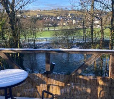 Llandysul Cabin | Honey Bee Cabin