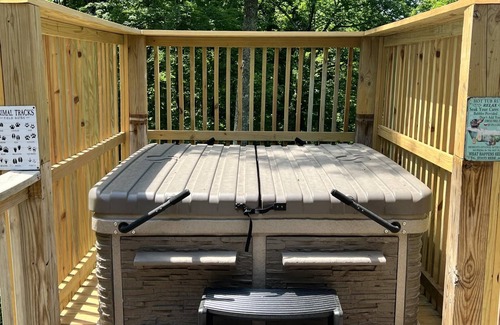 Gatlinburg Ski Chalet | Honey Bee Hideaway, nestled in the woods!