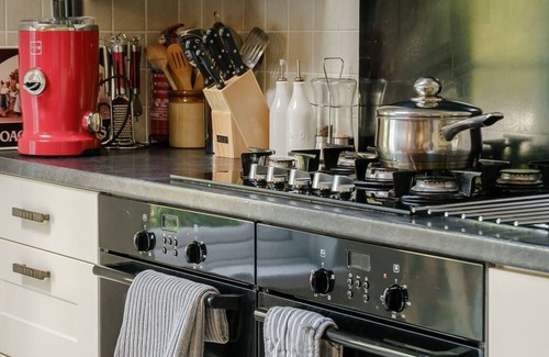 Llanfyrnach House | Honey Coach House - Wellstone