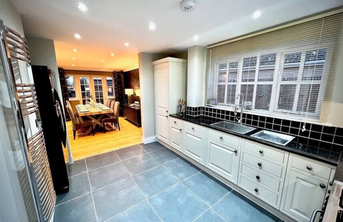 Cambridge House | Honey Hill Cottage - 4 Bedroom Detached House