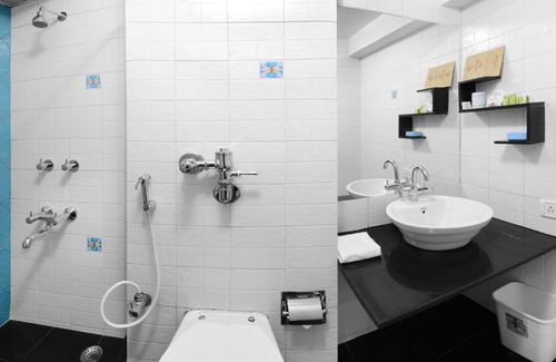 The Mall Road Hotel | Honeymoon Inn