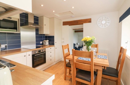 Barnstaple Cottage | HONEYSUCKLE COTTAGE, family friendly, with a garden in Barnstaple