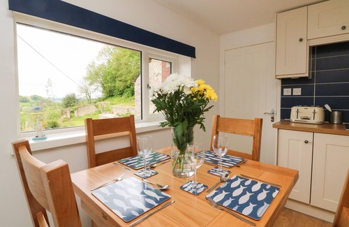 Barnstaple Cottage | HONEYSUCKLE COTTAGE, family friendly, with a garden in Barnstaple
