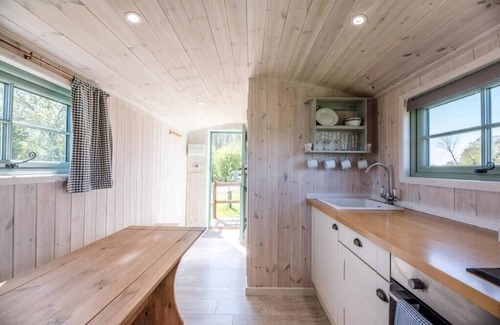 Monk Soham Cabin | Honeysuckle Farm Hut 2 - Suffolk Farm Holidays