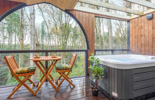 Overton-on-dee Ski Chalet | Honeysuckle Treehouse