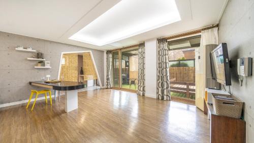 Hongcheon House | Hongcheon noilgangmaeul Pet Pension
