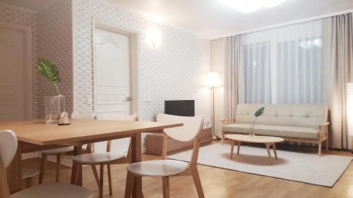 Sinchon-dong Apartment | Hongdae Zoe Three Room House