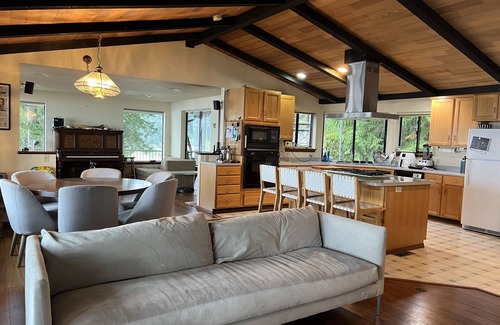 Quilcene House | Hood Canal Haven: Beachy Forrest, family & pet friendly