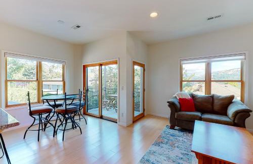Hood River Apartment | Hood River Hideaway