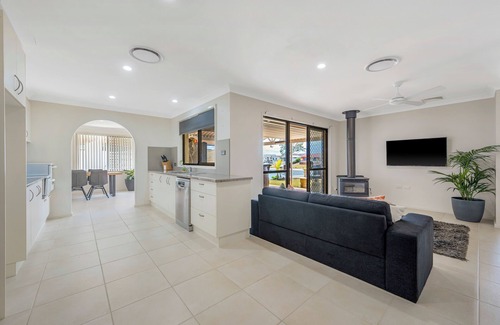 Port Macquarie House | Hooked on Hibbard - 4 bedroom home on canals