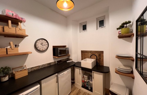 Castle House | Hoopers Sandy Beach Guest Rooms