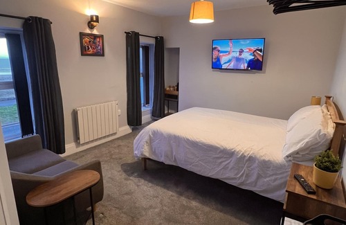 Castle House | Hoopers Sandy Beach Guest Rooms
