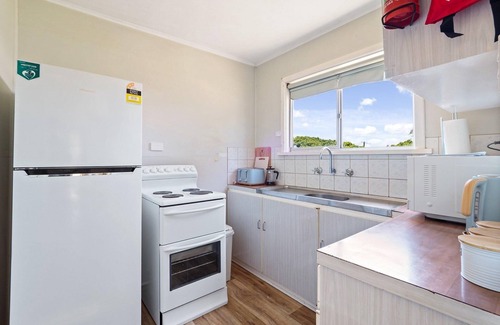 Augusta Cottage | Hop Skip Cottage - Hop Skip Cottage - A 60's cottage with tasteful touches of retro decor & modern furnishings