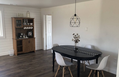 Clifton Cottage | Hopscotch Cottage on the Fruit and Wine Byway