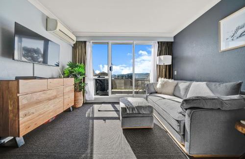 Jindabyne House | Horizons 306 - Deluxe Lake Front Studio l Pool l Tennis l WiFi l BBQ