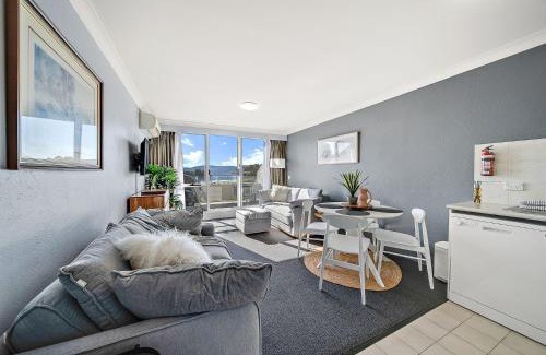 Jindabyne House | Horizons 306 - Deluxe Lake Front Studio l Pool l Tennis l WiFi l BBQ