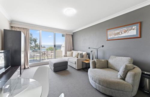 Jindabyne House | Horizons 414 - Deluxe Lake Front Studio l Pool l Tennis l WiFi