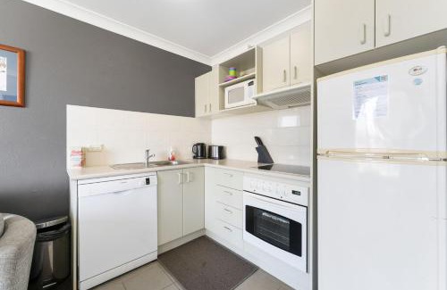 Jindabyne House | Horizons 414 - Deluxe Lake Front Studio l Pool l Tennis l WiFi
