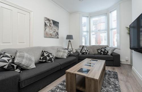 Anfield Apartment | HORNSEY LODGE - Strictly NO Parties