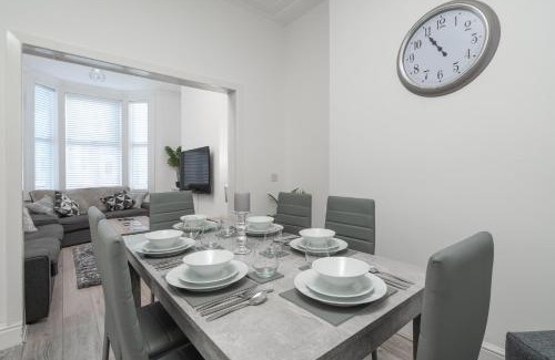Anfield Apartment | HORNSEY LODGE - Strictly NO Parties