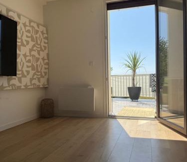 Villejust Apartment | Hors du temps Vue & Terrasse 6 pers