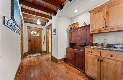 Highlands Cabin | Horse Cove Haven