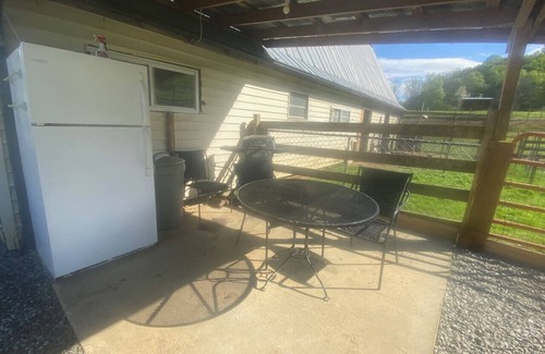 Mouth of Wilson RV Rental | Horse Stable Hookup Near Grayson Highlands