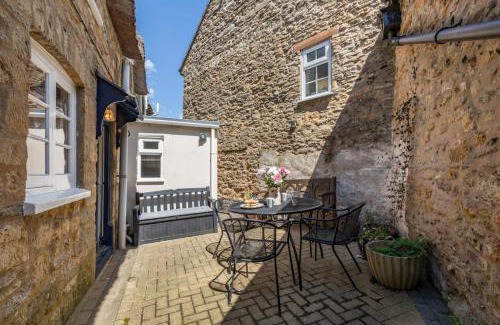 Burton Bradstock House | Horseshoe Cottage