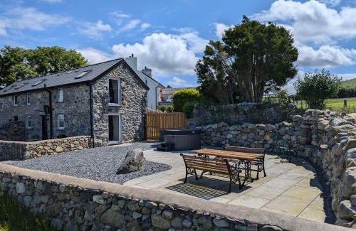 Caernarfon House | Horseshoe Cottage historic gem near Snowdonia.