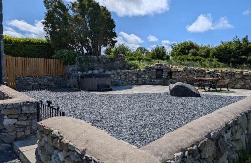Caernarfon House | Horseshoe Cottage historic gem near Snowdonia.
