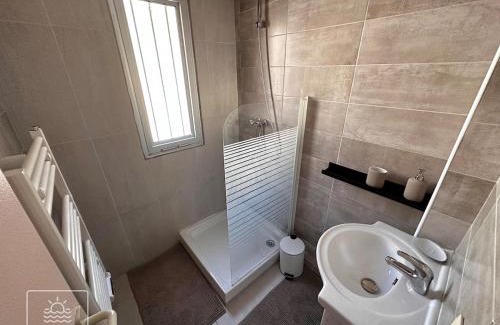 Le Pradet Apartment | Hortensia Régence Park Swimming pool Beach 300 m away
