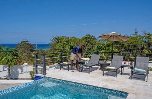 IronShore Estates Apartment | Hospitality Expert NCB5: Pool, Beach & Chef